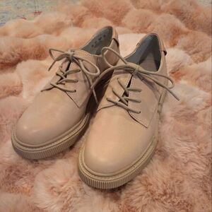 SARTO Women's Cream Lace-Up Shoes